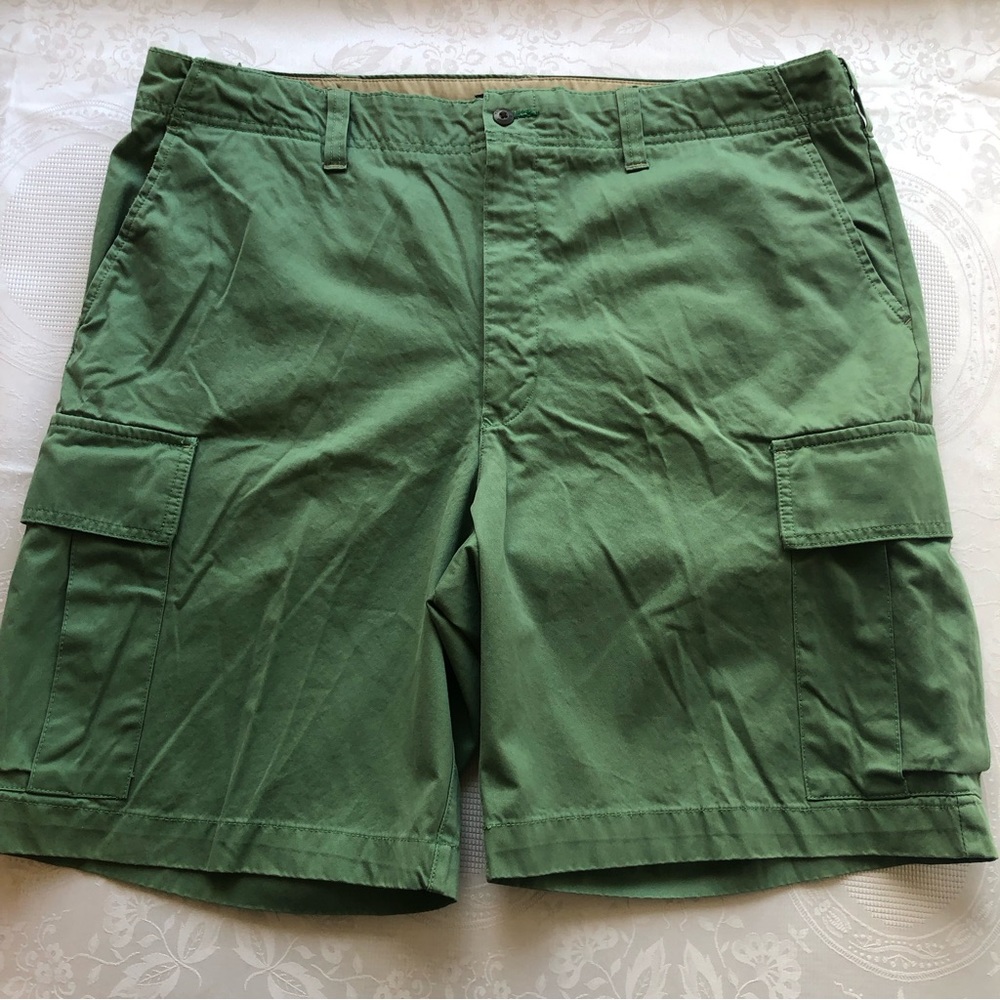 Tommy Hilfiger Grass Green Classic Cargo Bermuda Shorts Men’s Size 40 Casual-Fit